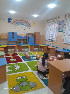 Мазар-Суу айылындагы Жоомарт мектебинин алдында уюштурулган кыска мөөнөттүү бала бакчанын ачылышы болуп өттү.